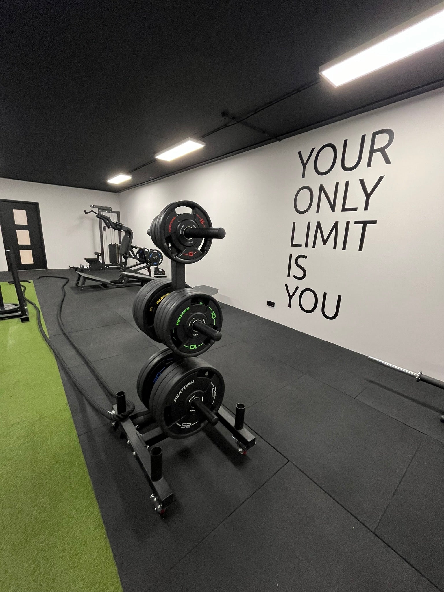Opbergsystemen voor je gewichten: zo houd je je gym netjes